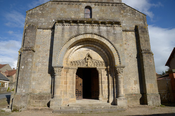 entrée d'une église 