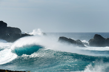 Fototapeta premium Espagne, Tenerife, Punta de Teno, les vagues de l'océan Atlantique