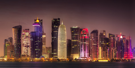 Fototapeta na wymiar View of park and building in Doha City Center