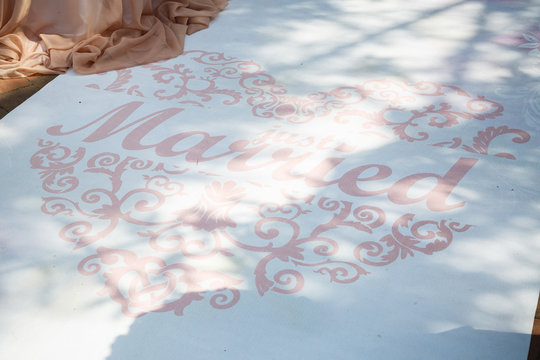White path for newlyweds wedding ceremony