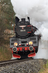 Parowóz w kłębach dymu © Maciej