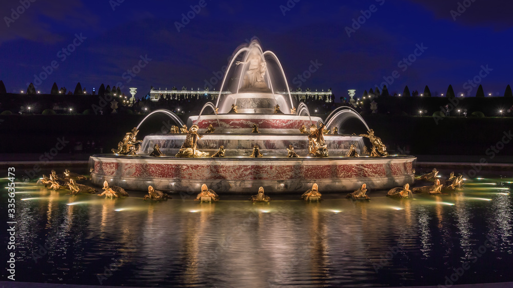 Wall mural fountain at night - versailles