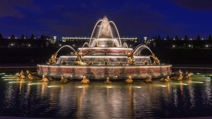 fountain at night - Versailles - obrazy, fototapety, plakaty