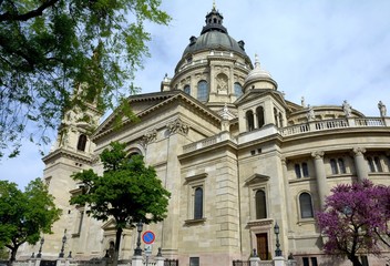 Fototapeta na wymiar St. Stephen's Basilica in Budapest. The walls and columns of the temple are decorated with marble of various breeds. The interior is richly decorated with mosaics. Budapest's tallest historic building