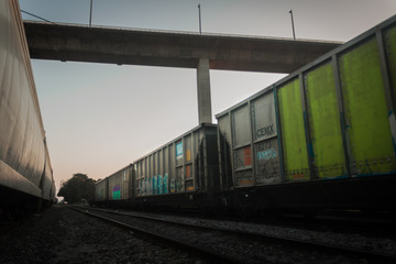 Obraz premium vieja estacion de tren industrial old industrial train station