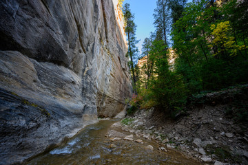 Obraz premium Tall Cliff Looms Over Virgin River