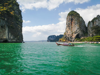 Fototapeta premium mare e scogliere in krabi (tailandia)