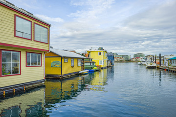 Fototapeta na wymiar Colorful Float Homes at Fisherman's Wharf