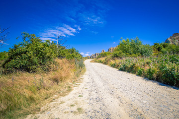 Fototapeta na wymiar empty gravel road in new zealand