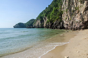 Fototapeta na wymiar Sea and beach with high cliff in the south of Thailand