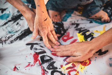Manos pintadas