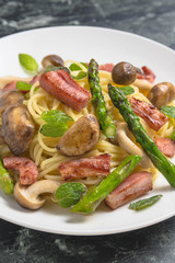 ベーコンとアスパラガスのパスタ