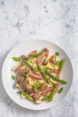 ベーコンとアスパラガスのパスタ