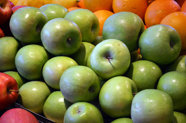 Close up of apples and oranges 