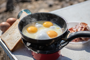 Tourist tomorrow in nature. Fried eggs on gas