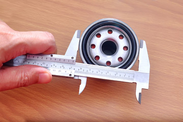 measure oil filter part use vernier caliper