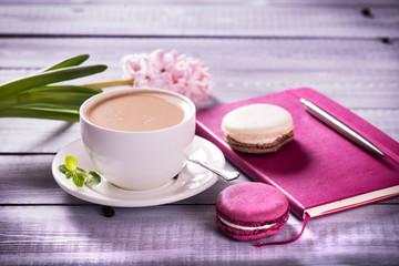 Fototapeta na wymiar Pink macaroon with pink hyacinth on the wooden background