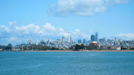 Naklejka premium The city skyline of San Francisco on a sunny day