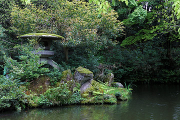 Fototapeta na wymiar Japanese garden and pond