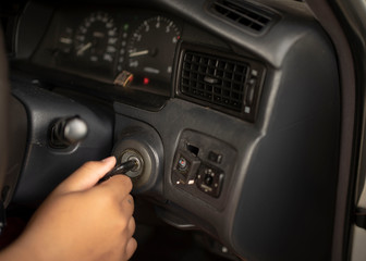 close up from the man's hand, start the car.