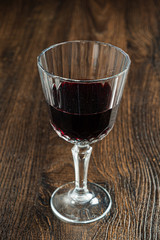 flute of red wine on the wooden background