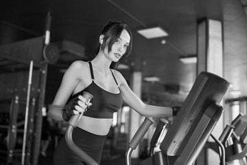 Fototapeta na wymiar Fitness woman doing cardio in gym.
