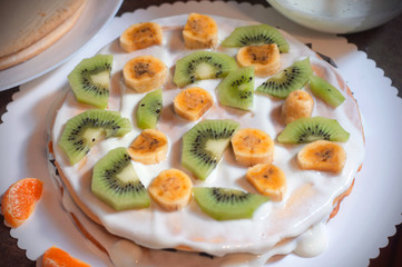 Homemade cake with honey, decorate with exotic fruit: kiwi and banana.