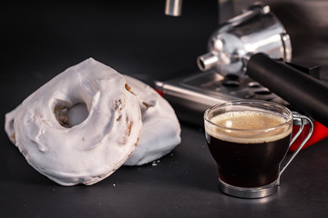 Desayuno de café con rosco blanco
