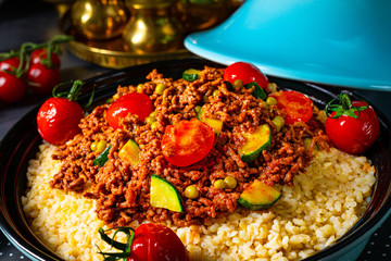 Tomato bulgur with vegetables and minced meat