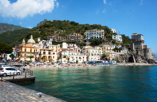 Paese di Cetara sulla Costiera Amalfitani, Campania, Italia