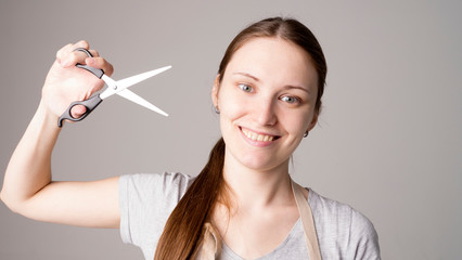 Obraz premium Closeup of a young female hairdresser