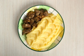 Fried chicken livers and mashed potatoes