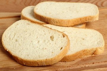 Sliced bread on cutting board
