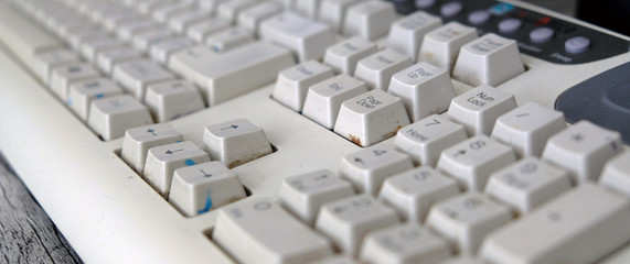 contaminated computer keyboard, non-hygienic computer keyboard,