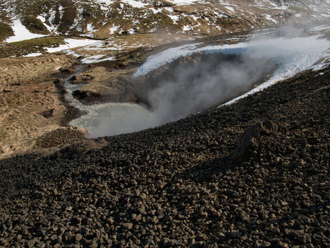 Schlammtopf von den hei&szlig;en Quellen in Reykjadalur