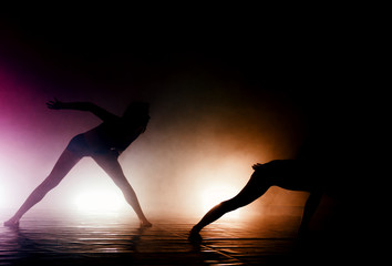 Obraz na płótnie Canvas Modern style dancers