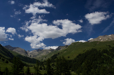 Fototapeta na wymiar summer trekking to the Roburent lakes in the Stura Valley