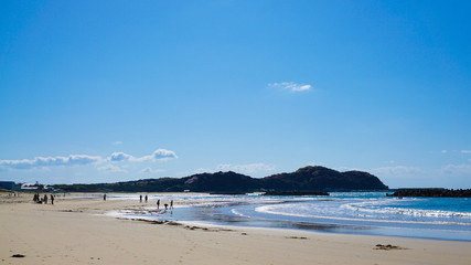 Fototapeta na wymiar 海と空と砂浜の風景