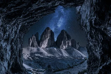 Foto op Plexiglas Dolomieten Melkweg en Tre Cime di Lavaredo vanuit grot, Dolomieten