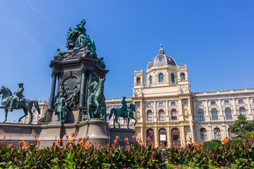 Fototapeta na wymiar Maria Theresia monument and Natural History Museum , Vienna, Austria