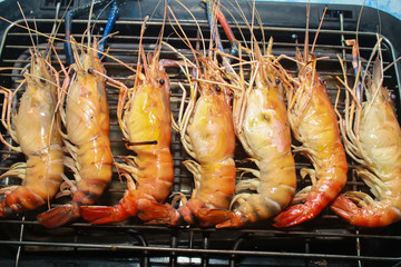 Grilled shrimp with seafood sauce