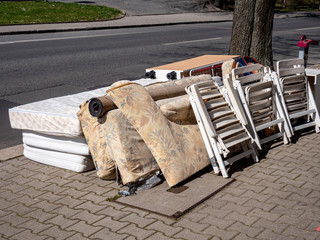 Haushaltsauflösung Sperrmüll auf der Straße