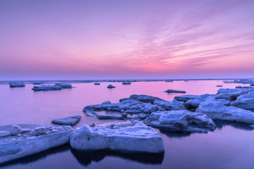 Drift ice in pink morning © Hiromitsu Kato