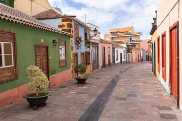 Fototapeta na wymiar Beautiful colorful streets of old colonial town in Los Llanos de Aridane in La Palma Island, Canary Islands, Spain.