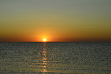 Cae el sol, atardecer