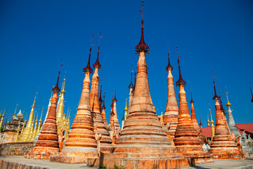 Fototapeta premium Shwe Inn Dein Pagoda, Inle lake, Myanmar