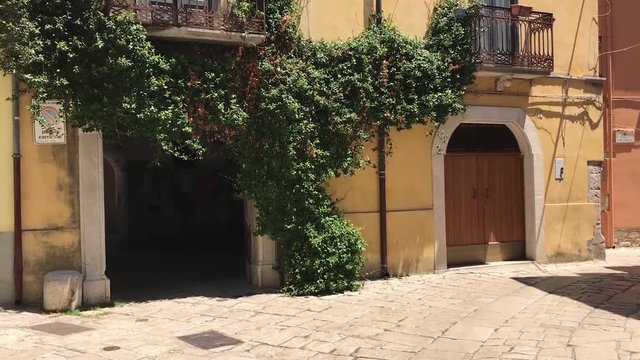 Chiesa di San Martino e particolari del centro storico di Venosa citt&agrave; della Basilicata in Sud Italia