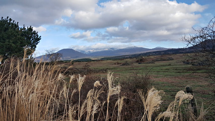 산과 구름과 파란하늘이 있는 풍경
