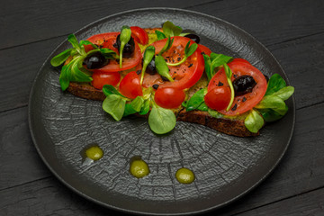 salad with tomatoes and mozzarella