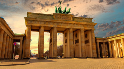 Obraz premium The famous Brandenburg Gate (Brandenburger Tor) in Berlin, Germany